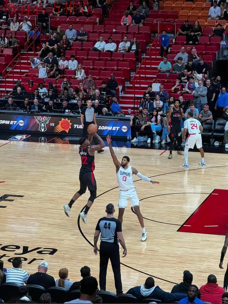 乔治回击质疑,近两场场均29分5篮板4助攻 乔治回击质疑,近两场场均29分5篮板4助攻